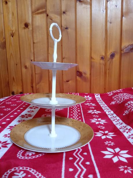 Porcelánový etažér,