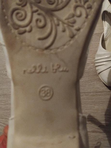 Dievcenske topanky, 38