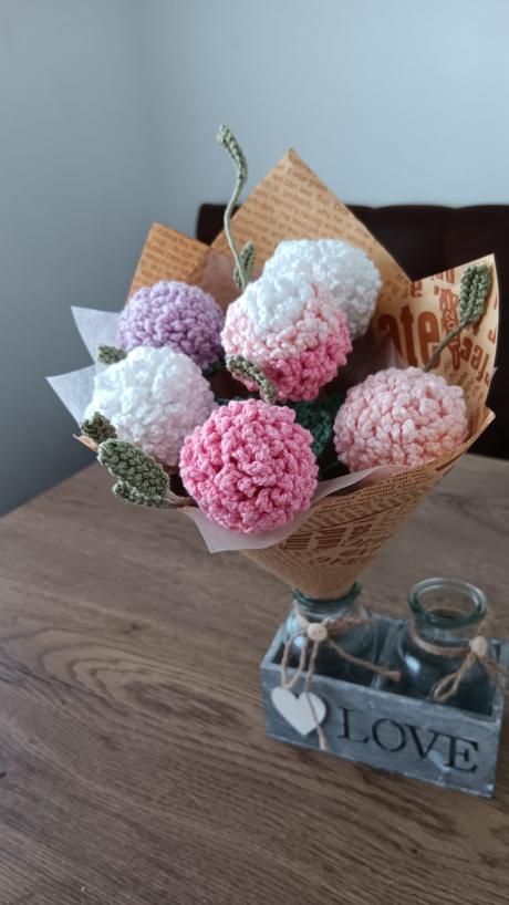 Háčkovaná kytica ping pong kvetov, 
