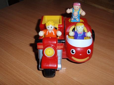 Motorka s postavičkami, 