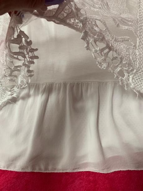 Krásne čipkované tielko podšité elastické, l / m