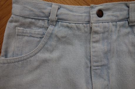 Bledá rifľová sukňa, 116