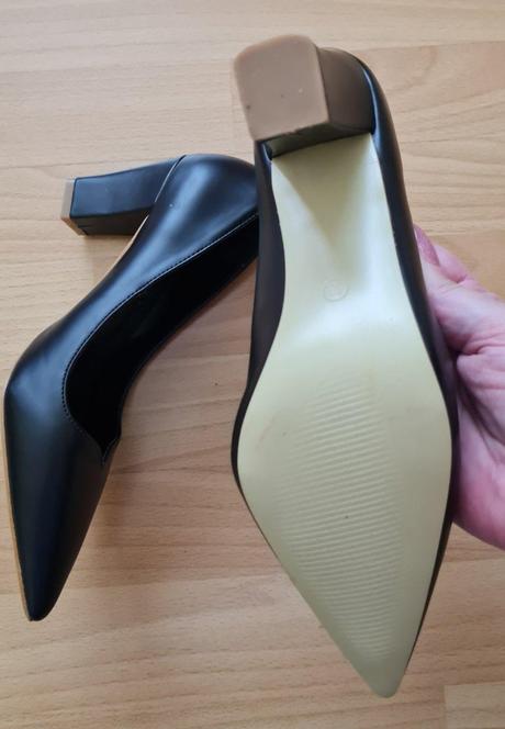 Úplne nové lodičky, 38