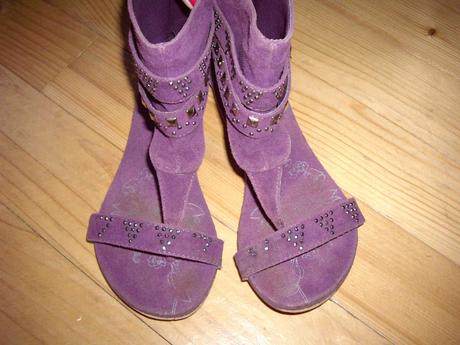 Sandalky, reserved,29