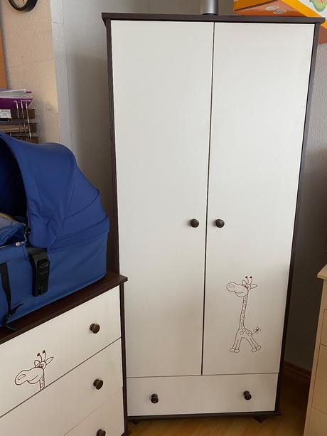 Prebaľovacia komoda so skriňou,