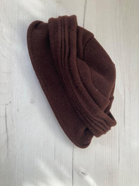 Lodičkový klobúk, l