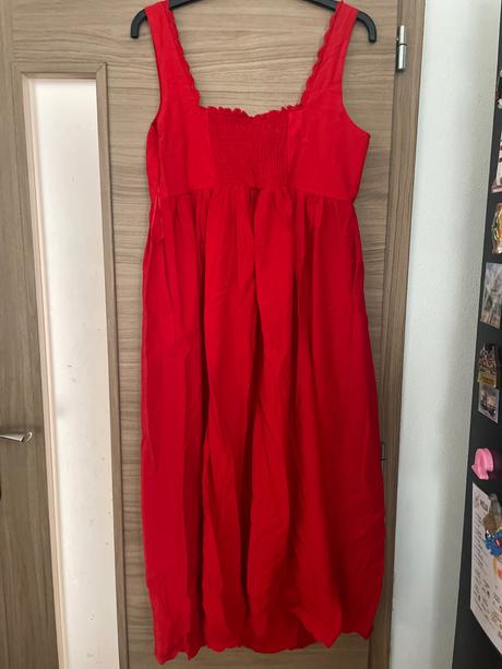 Cervene saty, reserved,m