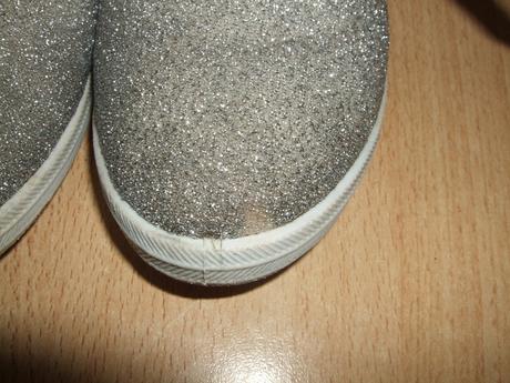 Striebristé trblietavé tenisky, 28