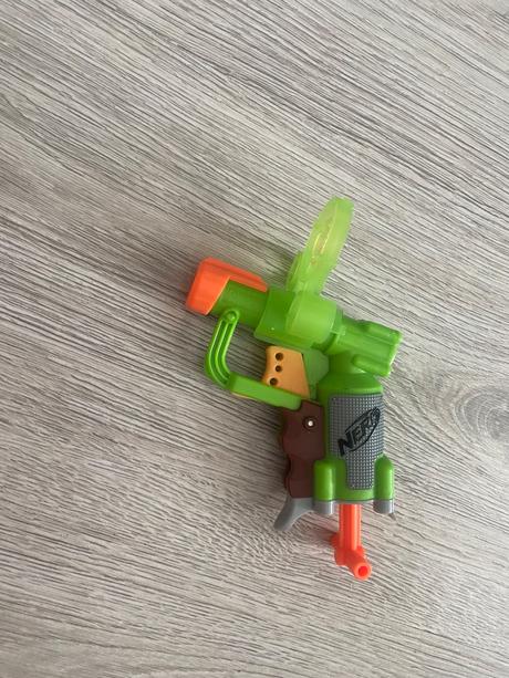 Nerf pištole + náboje, 