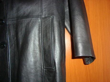 Nenosený kožený kabát, 52