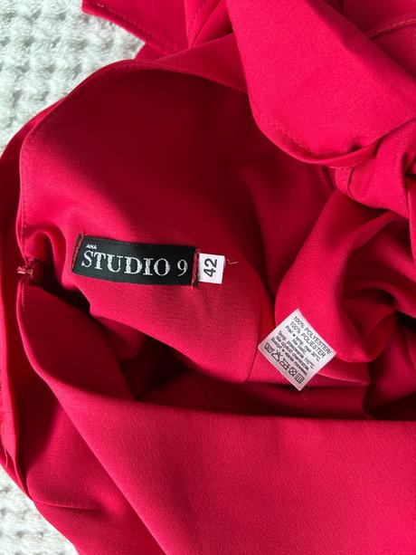 Spoločenské šaty, 42