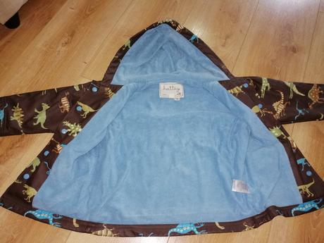 Nepremokavá bunda, 92