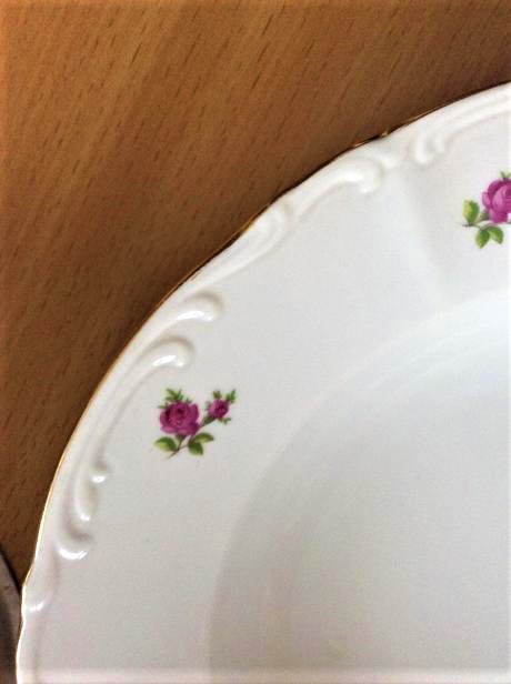 Hlboký kvetinkový starožitný tanier, 