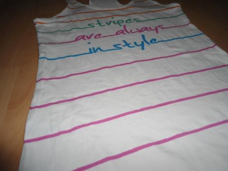 Biele tricko farebny pasik, xs