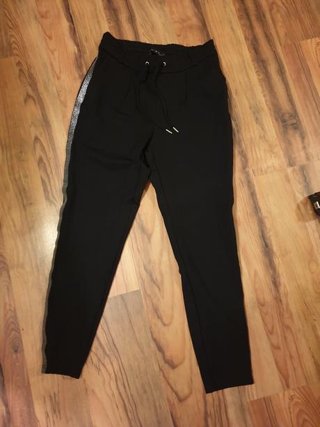 Nohavice s pudlom, amisu,m