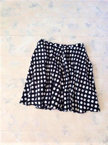 Bodkovaná sukňa, 46