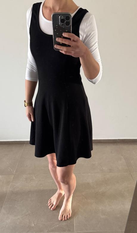 Krátke čierne šaty, 38