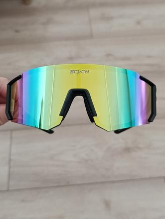 Slnečné cyklistické či športové okuliare, 