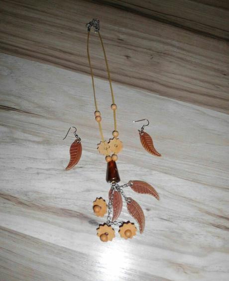 Náhrdelník a náušnice,