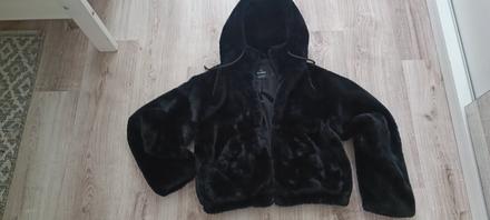 Kožušok s kapucňou, pull&bear,s