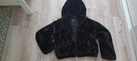 Kožušok s kapucňou, pull&bear,s