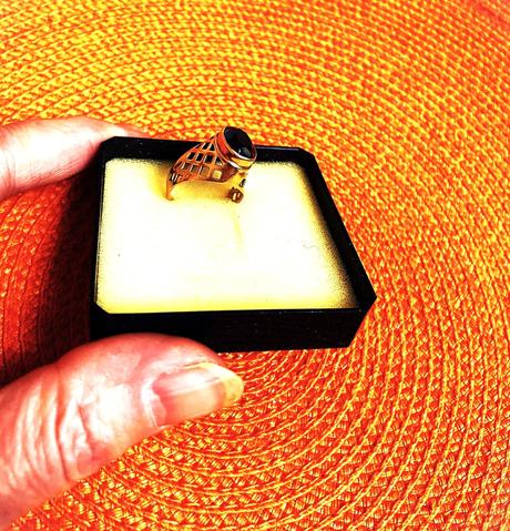 Starožitný prsteň so zafírom, 