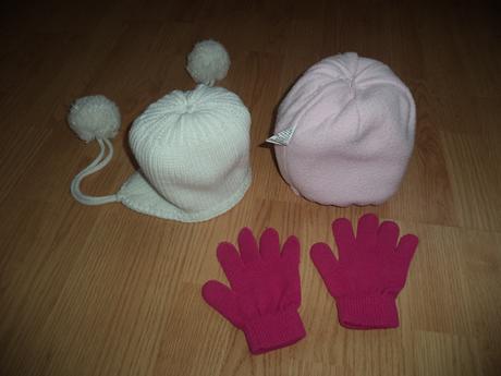 2 zimné čiapky 50-52 a rukavičky, 50