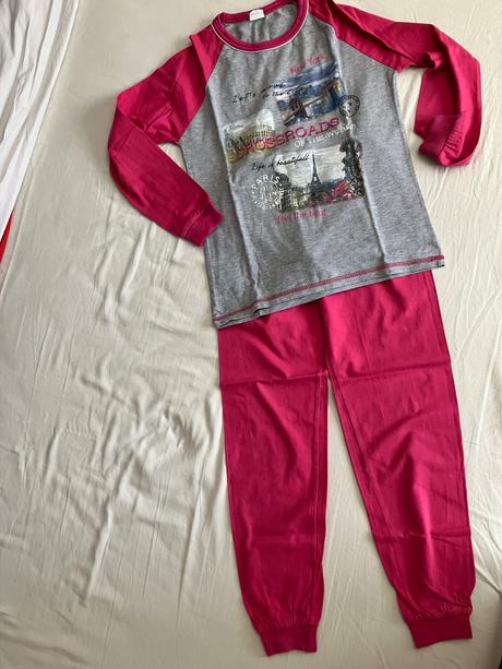 Dvojdielne pyzamo, 134