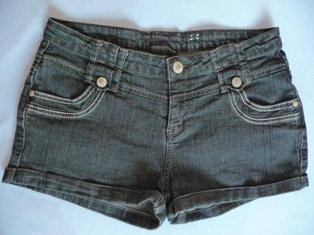 Šedé kraťasy, kik,s