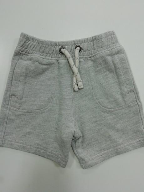 Sivé teplákové kraťasy, tu,104