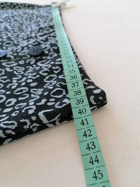 Sukňa s gombičkami, m