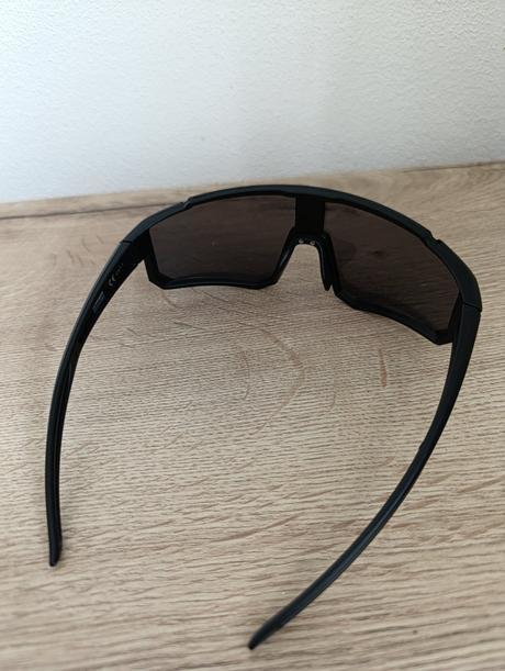 Športové slnečné okuliare, 