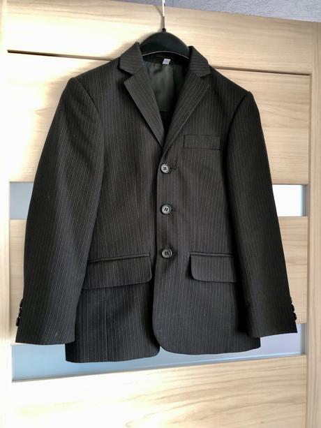 Slávnostný oblek, 128