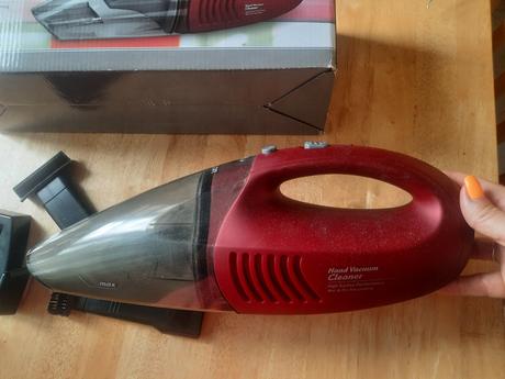 Ručný vysávač, sencor