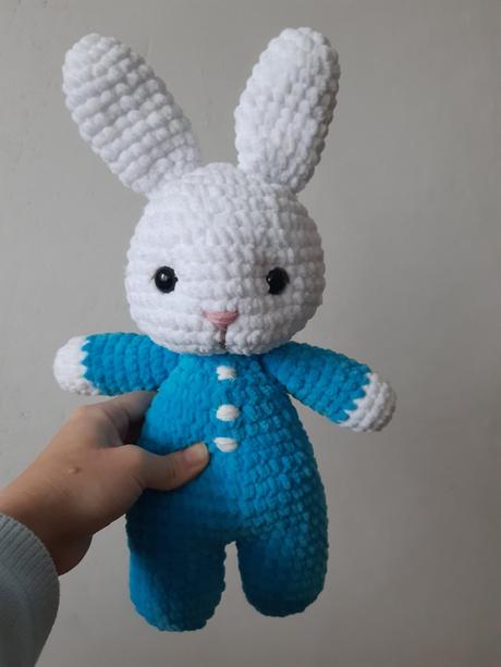 Háčkovaný zajac z mäkkučkej vlny 35 cm, 