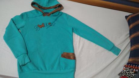 Tyrkysová mikina, 170