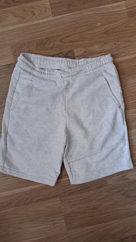 Biele kratasy 146, c&a,146