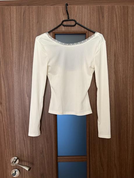 Krásne tričko s výstrihom na chrbte green apple, s