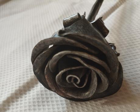 Kovová ruža, 