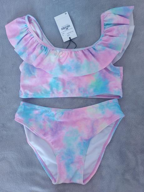 Dievčenské plavky, 152