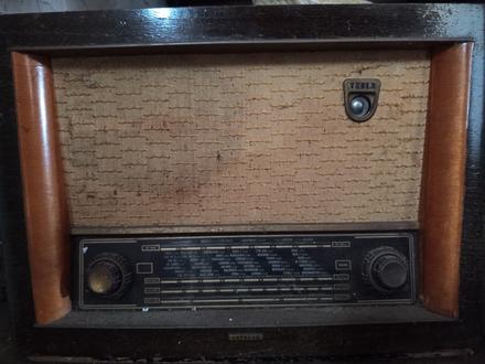 Retro rádio tesla,