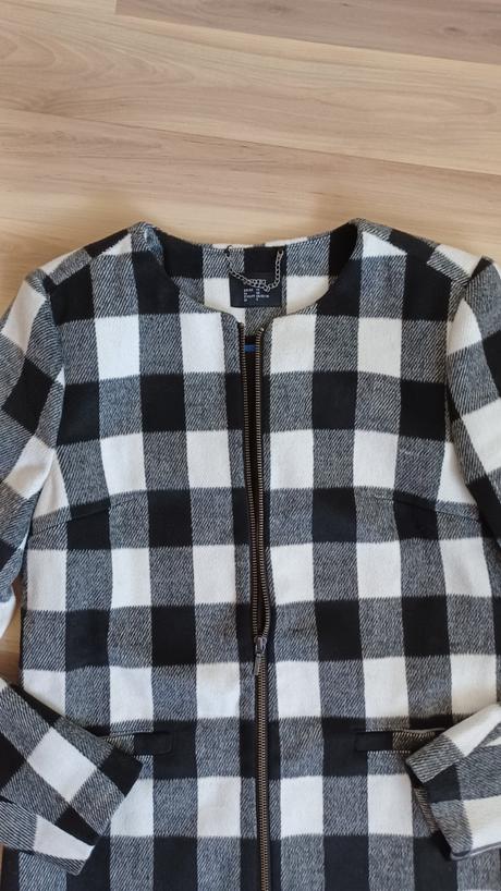 Prechodný čierno-biely kockovaný kabát, esmara,34