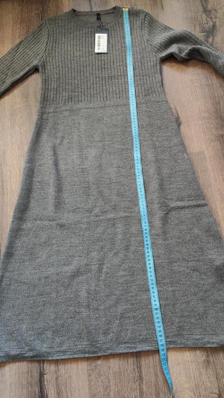 Dámske úpletové šaty, m