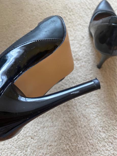 Čierne lodičky, 35