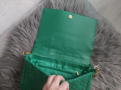 Kabelka s retiazkou, reserved