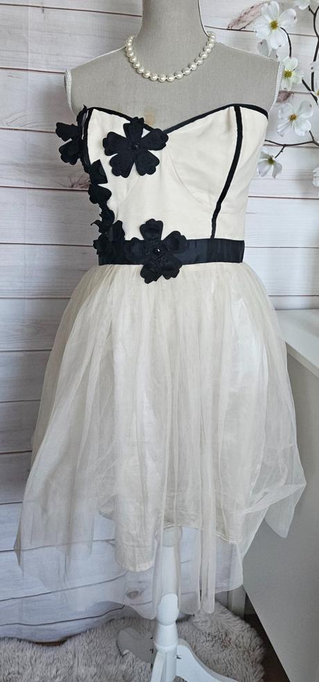 Krásne zaujímavé tylové šaty, m