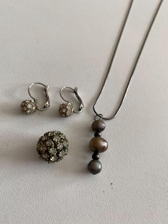 Náušnice + náhrdelník + 2 prívesky,