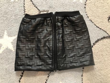 Sukňa so zipsami, 116