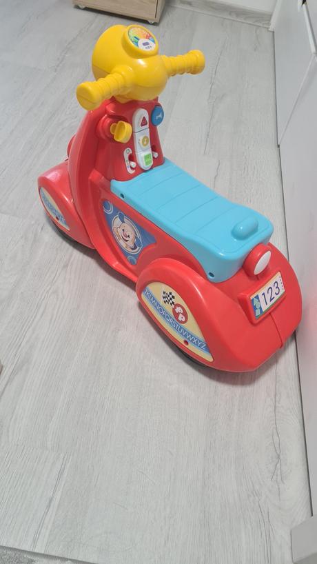 Odrážadlo / motorka fisher price,
