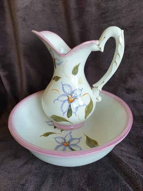 Toaletný set s kvetinovým vzorom,